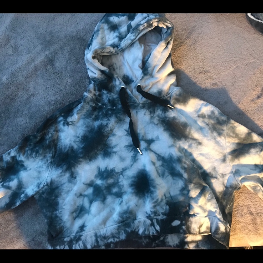 tie dye cropped hoodie